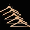 Houten kledinghangers
