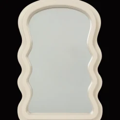 Spiegel met golvende lijst